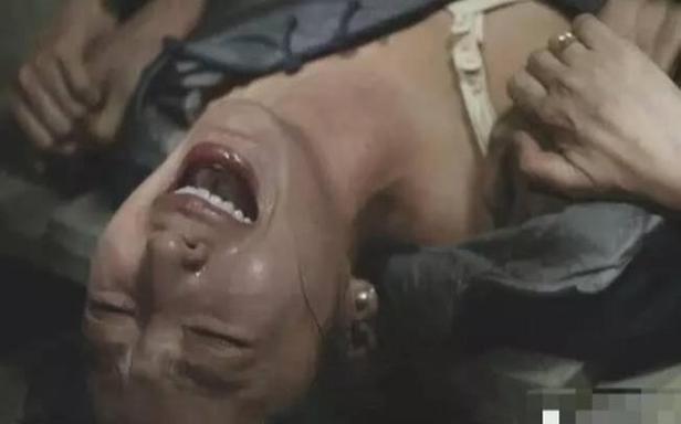 撕掉她的衣服：这部电影到底在讲什么？