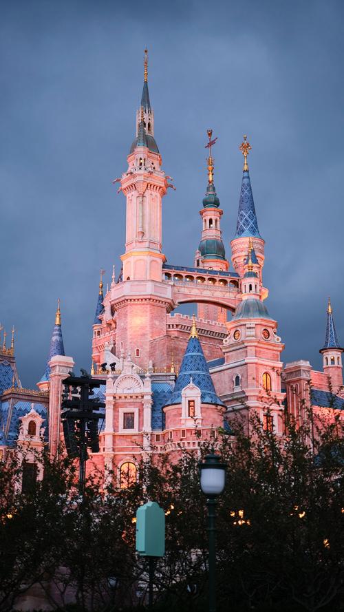 好玩的斯宾尼城堡绅士游戏推荐：8.7G超大容量