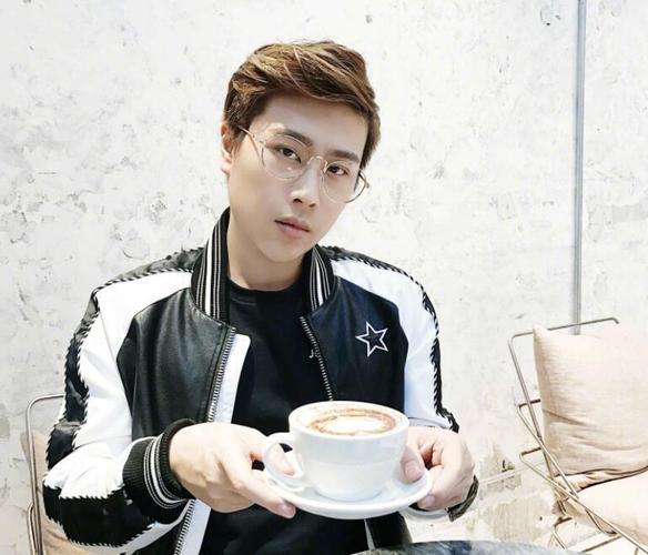 卢本伟dota2战队成员都有谁？实力选手大盘点！