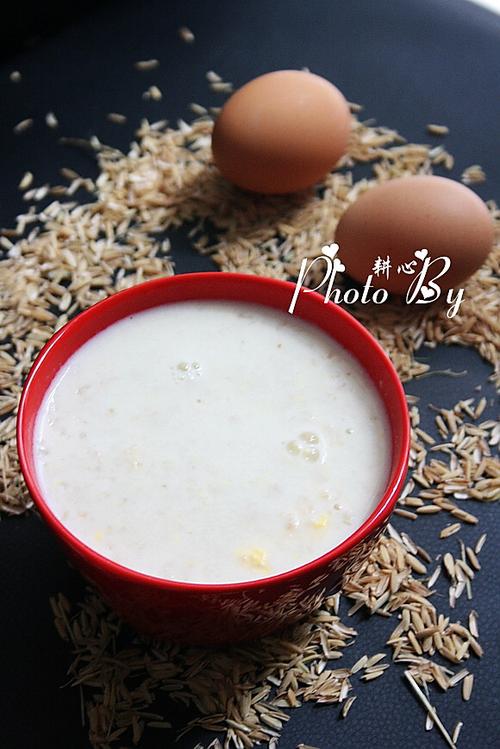 宝宝不爱吃饭？试试这款小麦牛奶蛋粥，开胃又健康！