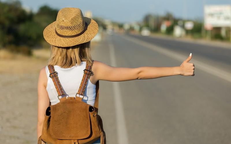 遇到神秘搭车人怎么办？这几点一定要记住！