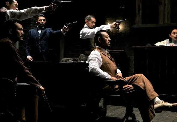 小游戏让子弹飞：躲避子弹，保卫你的阵地！