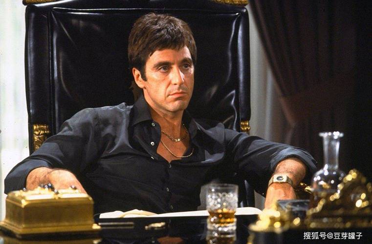 疤面煞星掌握世界：重温经典黑帮游戏