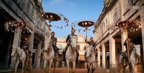 小游戏让子弹飞：躲避子弹，保卫你的阵地！