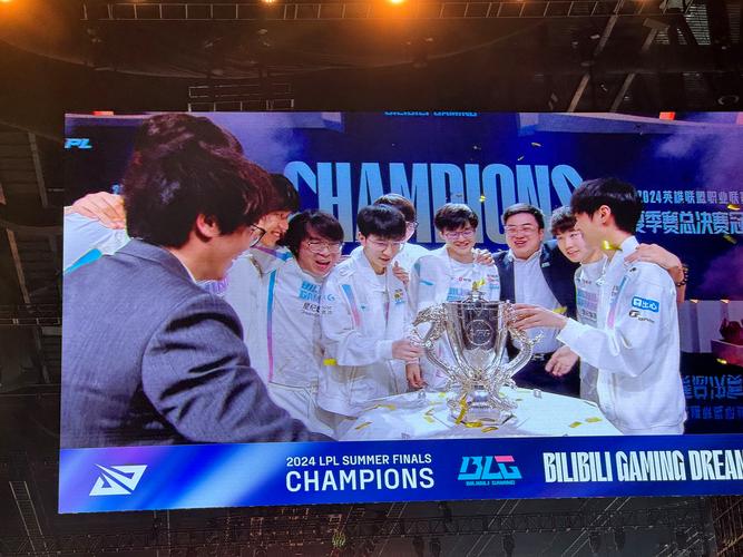 细数LPL2017夏季赛亮点:冠军队伍及选手风采