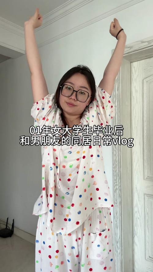 与女大生同居生活游戏详解：体验不一样的同居日常