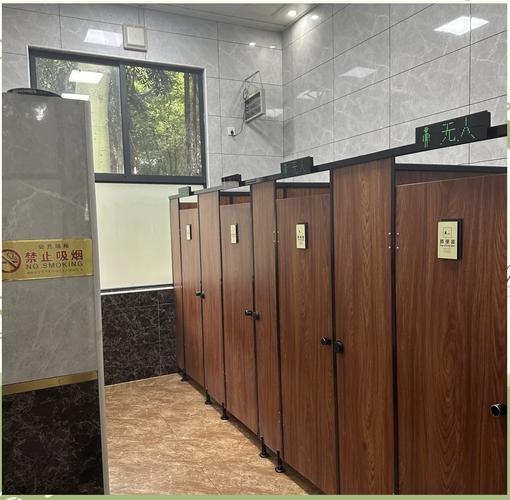 夏日小公园的厕所版本大全:新手玩家必看攻略