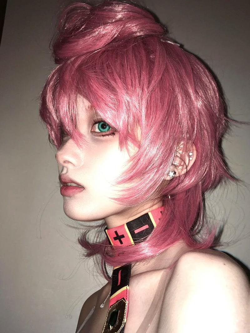 辣妹COS疯狂杨过游戏：解锁隐藏剧情，超燃体验！