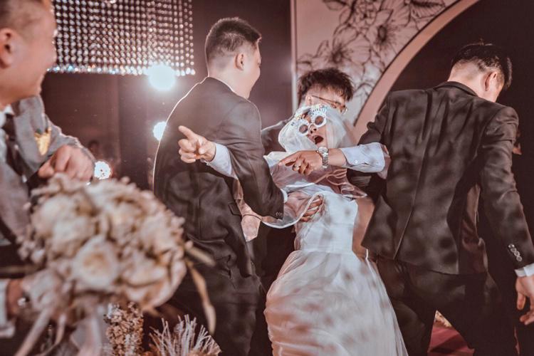 婚闹新玩法！杨过游戏让你婚礼更有趣