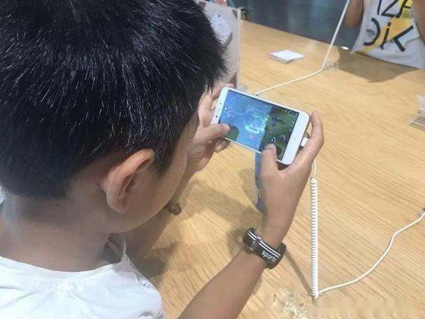 解密你弟弟沉迷的校花小冰游戏,有哪些独特魅力?