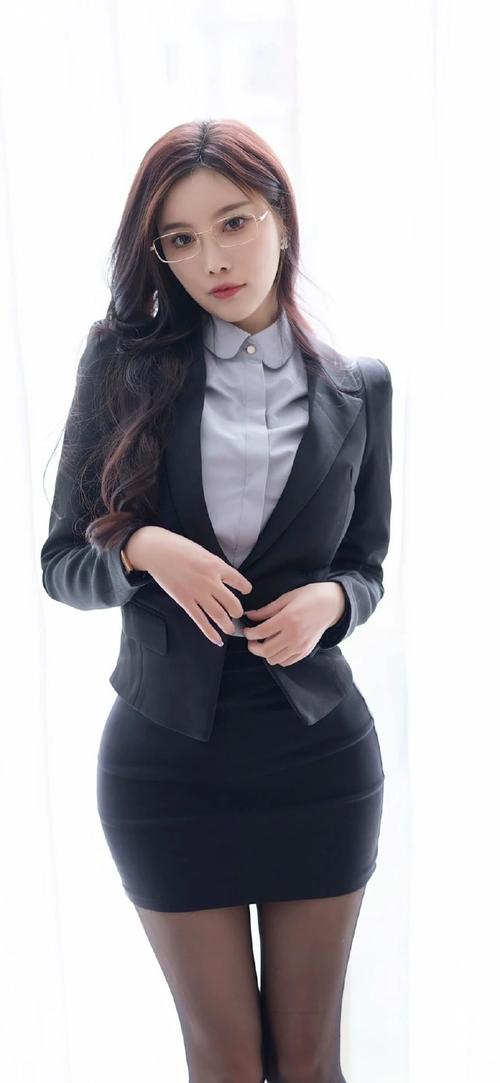 秀人网娜娜官网:高清写真大图合集,你想看的这里都有