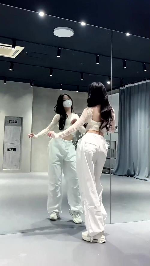 你想要的热舞女郎最新版都在这:精彩表演不容错过