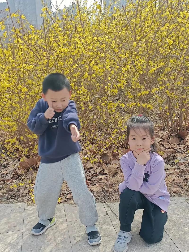 想知道弟弟爱玩什么游戏吗？自大辣妹家庭教学告诉你