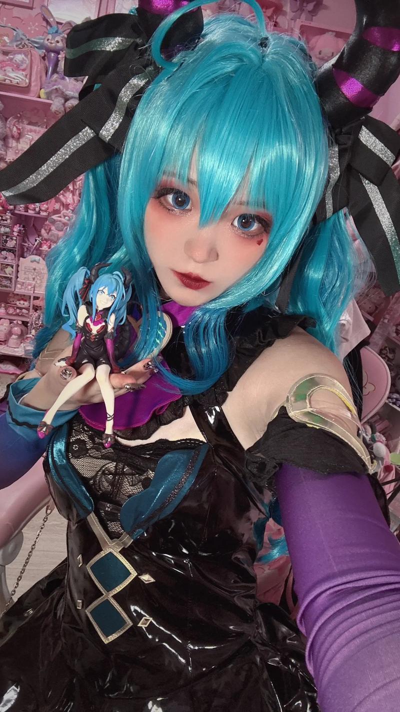 辣妹COS疯狂杨过游戏：解锁隐藏剧情，超燃体验！