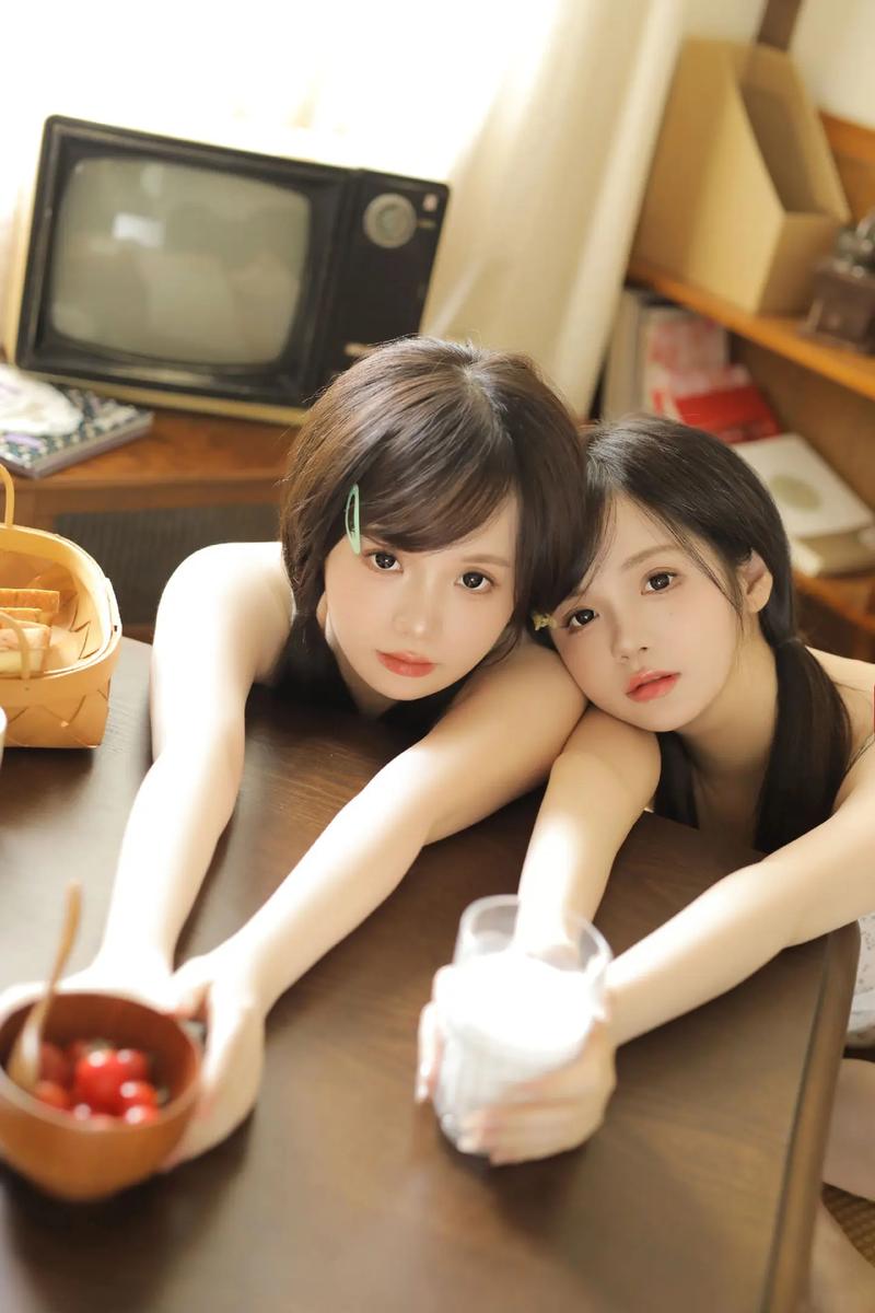 下载双胞胎少女逆推安卓游戏：超多剧情等你解锁