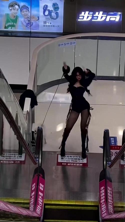 你想要的热舞女郎最新版都在这:精彩表演不容错过