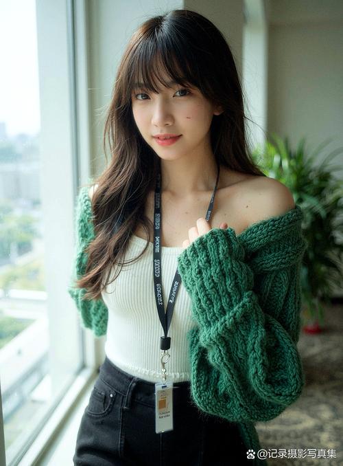 办公室性感写真最新款：成熟女性的优雅与性感