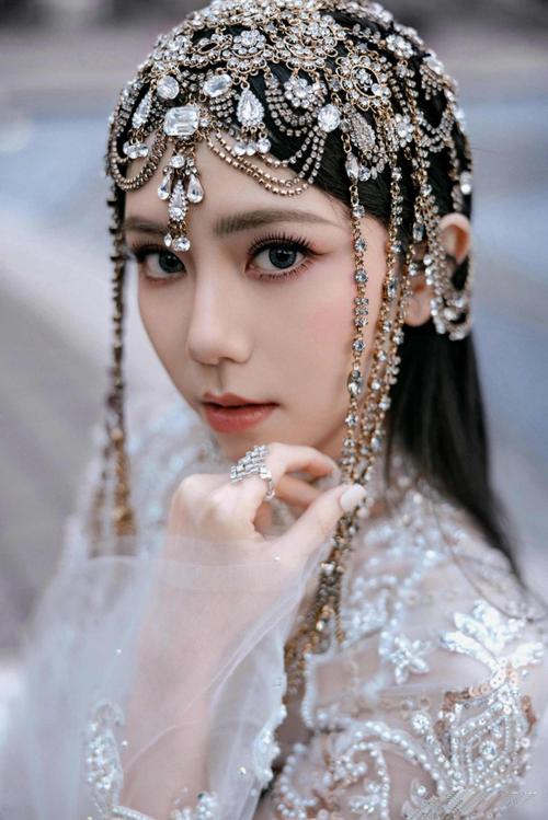 寻找邓紫棋汉化版下载?这里有你想要的