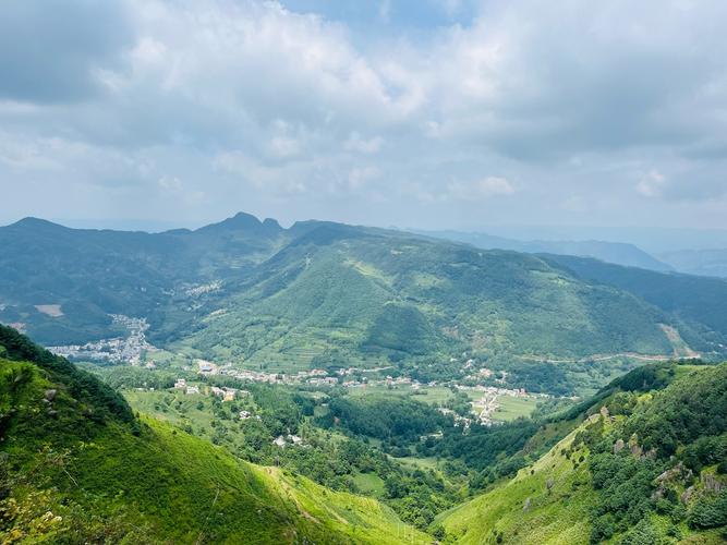 想玩小绿山？教你快速找到正版下载链接