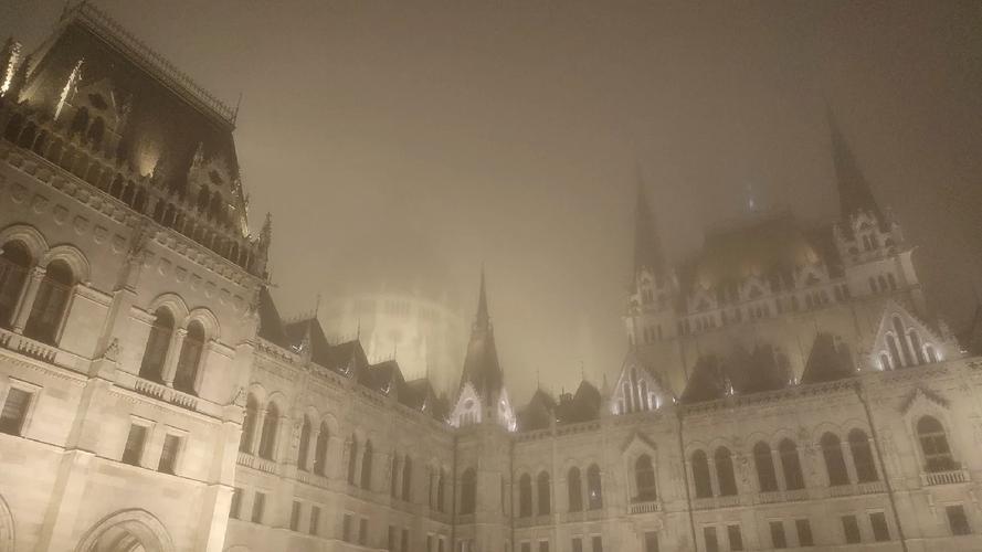 吸血鬼大厦官方正式版下载：最新版本等你来玩