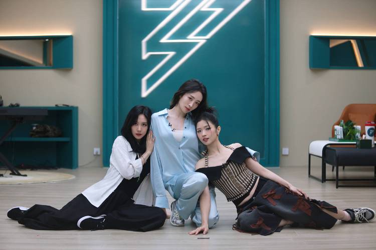 和姐姐一起的夏天3369acG最新版下载,体验盛夏清凉!