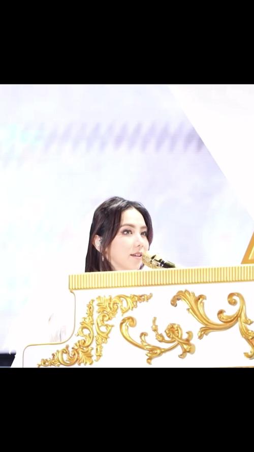 寻找邓紫棋汉化版下载?这里有你想要的